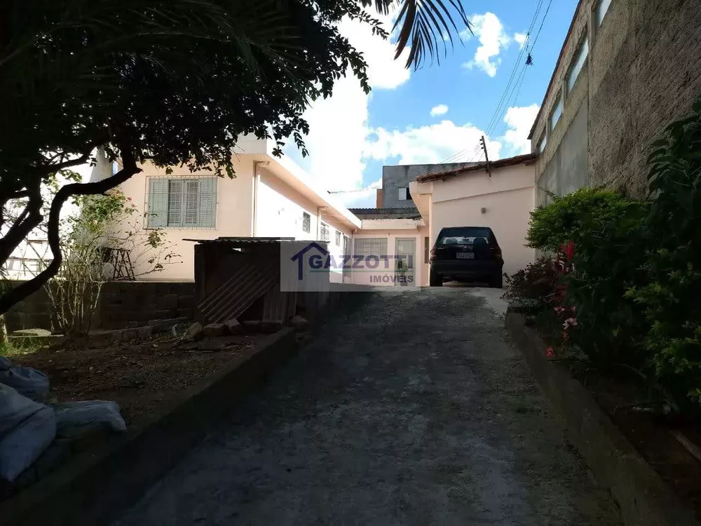 Casa à venda com 3 quartos, 300m² - Foto 2