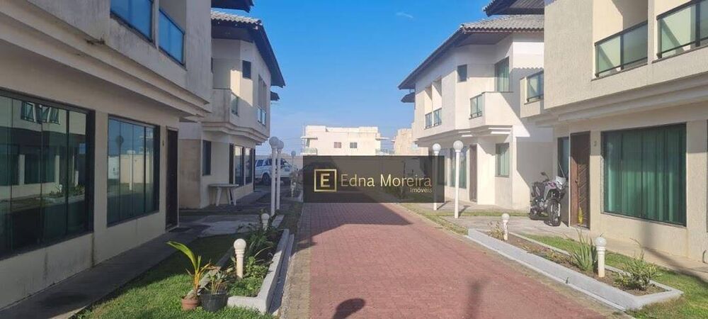 Casa à venda com 3 quartos, 108m² - Foto 1