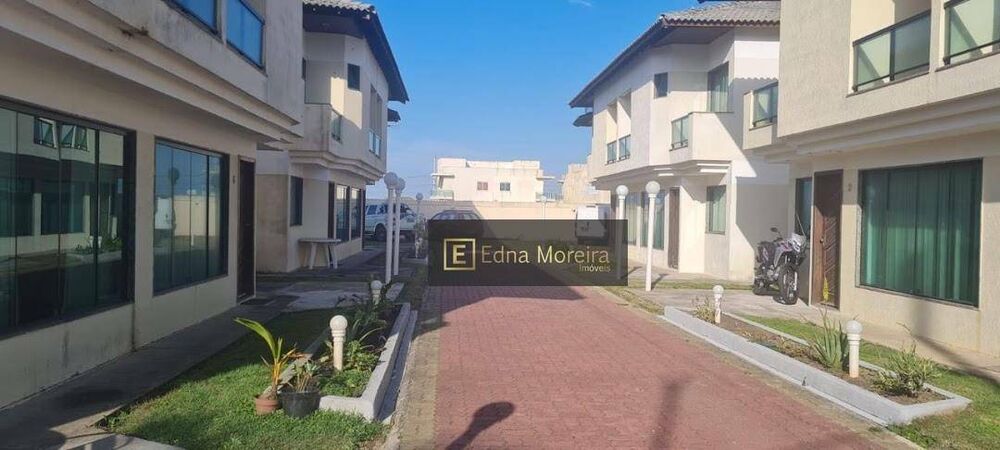 Casa à venda com 3 quartos, 108m² - Foto 1