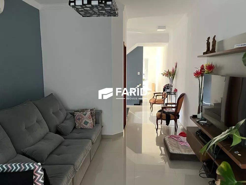 Casa à venda com 3 quartos, 200m² - Foto 1