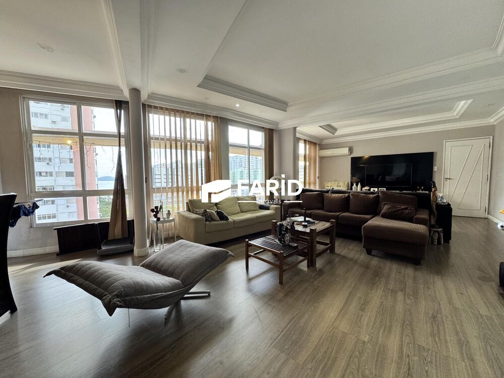 Apartamento à venda com 3 quartos, 234m² - Foto 2