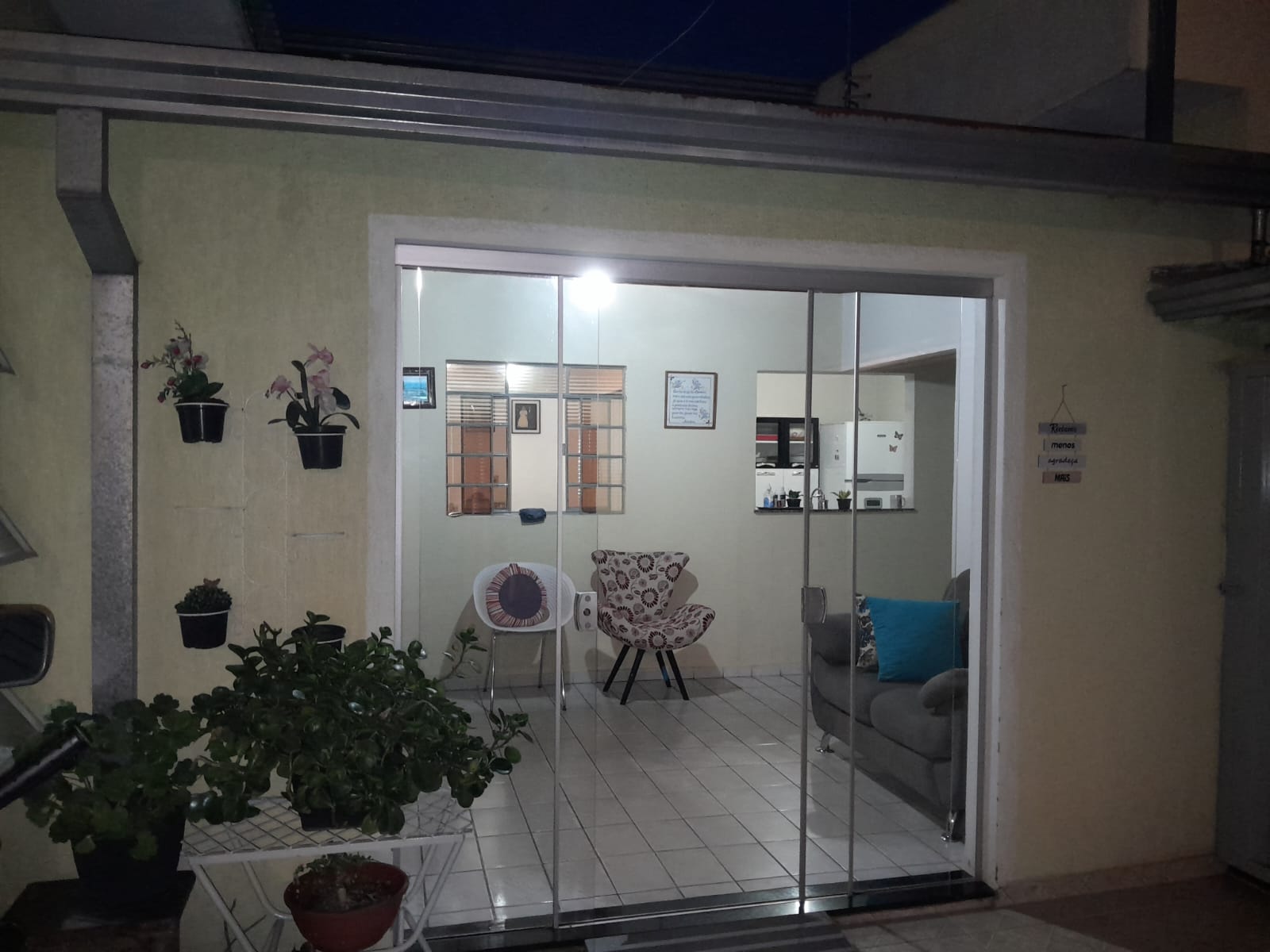 Casa à venda com 3 quartos, 152m² - Foto 1