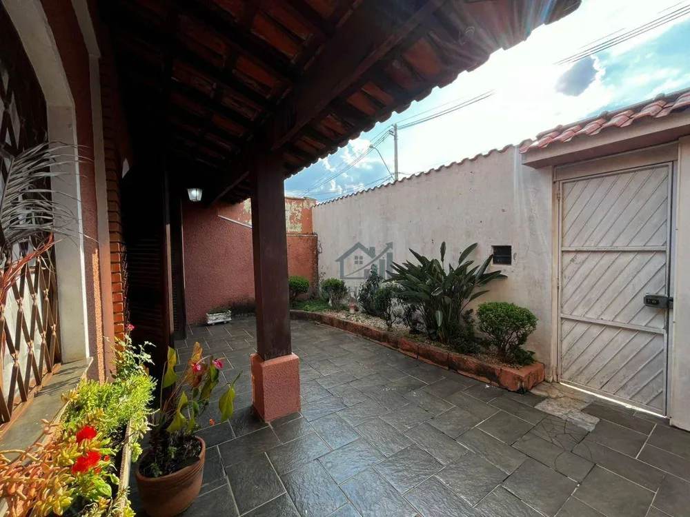 Casa, 3 quartos, 214 m² - Foto 1