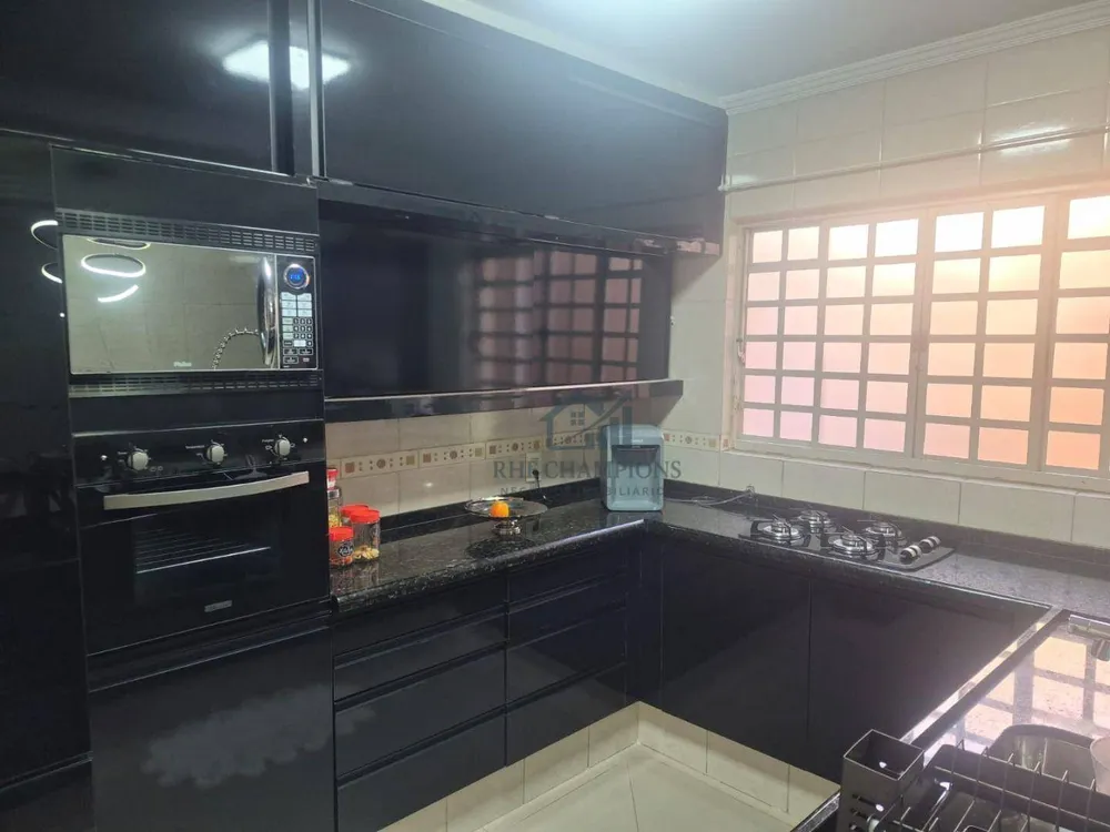 Casa, 3 quartos, 193 m² - Foto 2