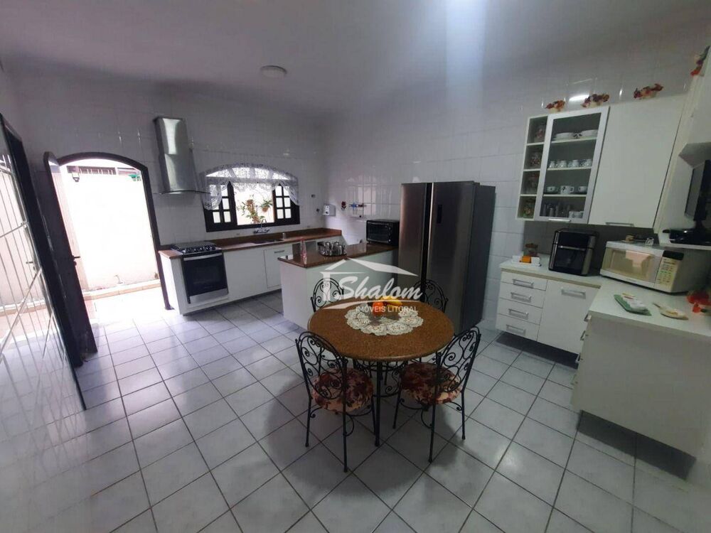Casa à venda com 3 quartos, 250m² - Foto 1