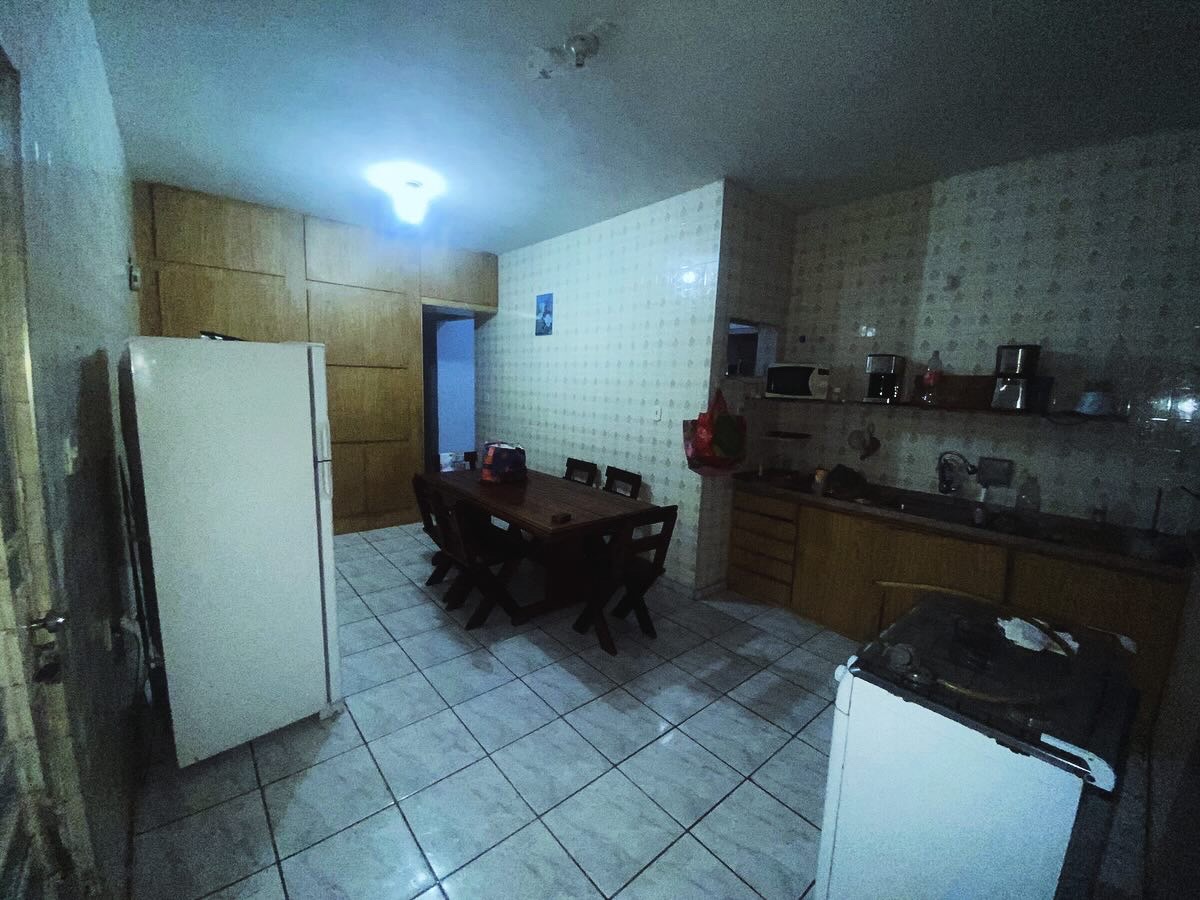 Casa à venda com 3 quartos, 600m² - Foto 3