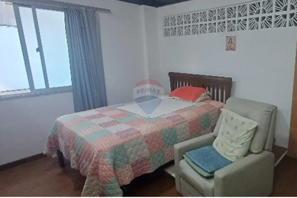 Casa, 4 quartos, 289 m² - Foto 1