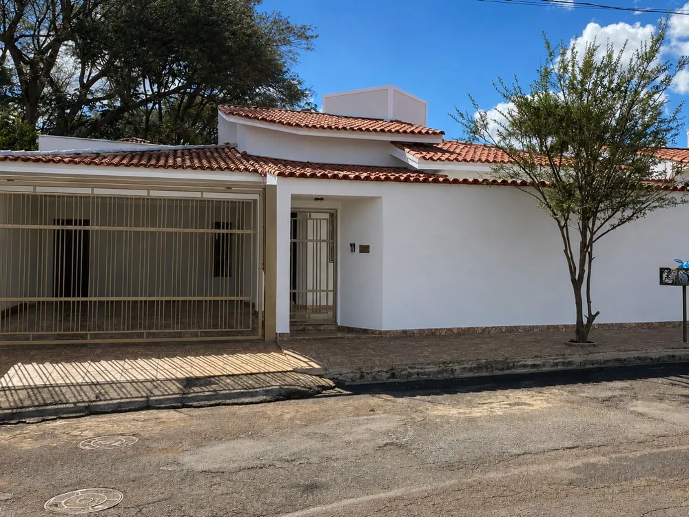 Casa, 4 quartos, 230 m² - Foto 1