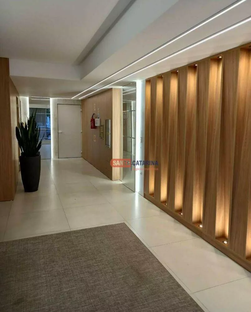 Apartamento à venda com 2 quartos, 77m² - Foto 2