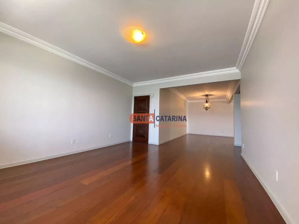 Apartamento para alugar com 3 quartos, 160m² - Foto 7