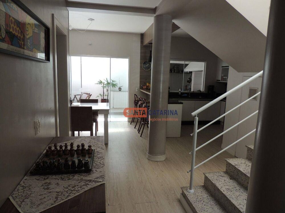 Sobrado, 3 quartos, 180 m² - Foto 1