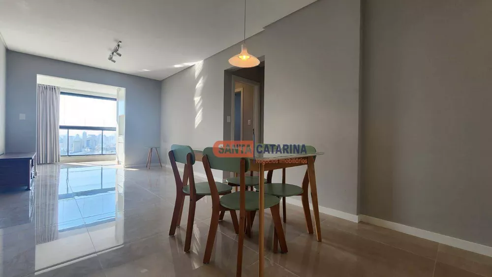 Apartamento à venda com 2 quartos, 83m² - Foto 2