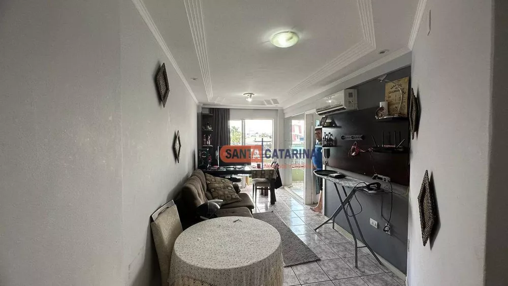 Apartamento à venda com 2 quartos, 56m² - Foto 2