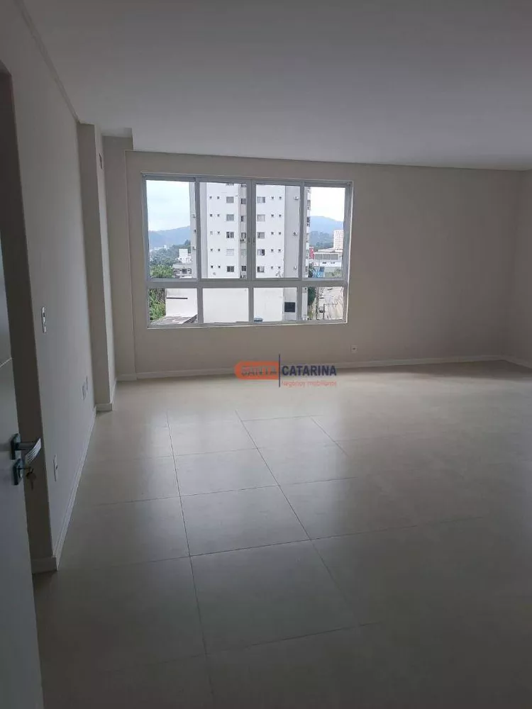 Apartamento à venda com 2 quartos, 79m² - Foto 3