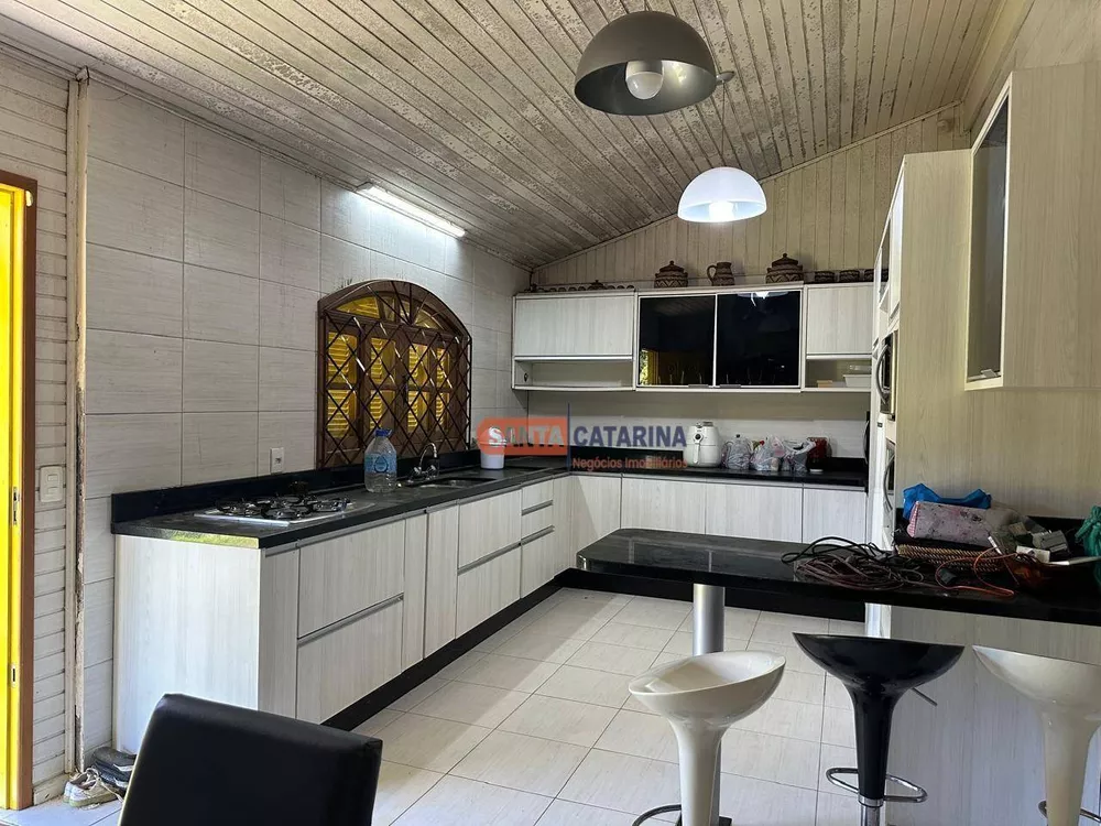 Sítio para alugar com 3 quartos, 250m² - Foto 4