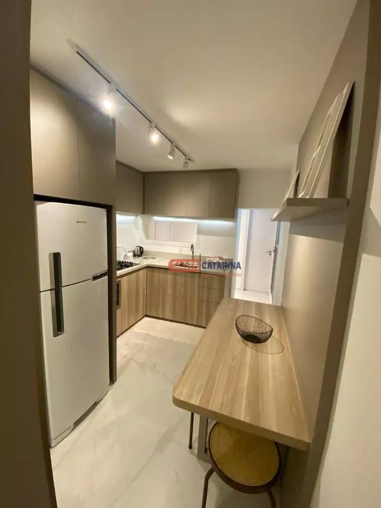 Apartamento para alugar com 4 quartos, 200m² - Foto 2