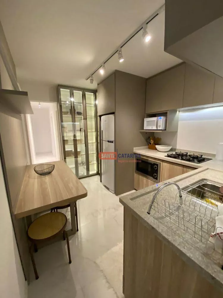 Apartamento para alugar com 4 quartos, 200m² - Foto 3