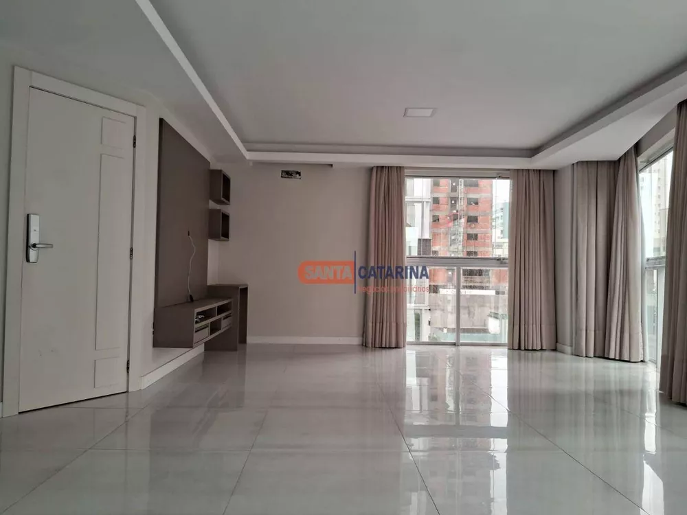 Apartamento para alugar com 3 quartos, 110m² - Foto 2