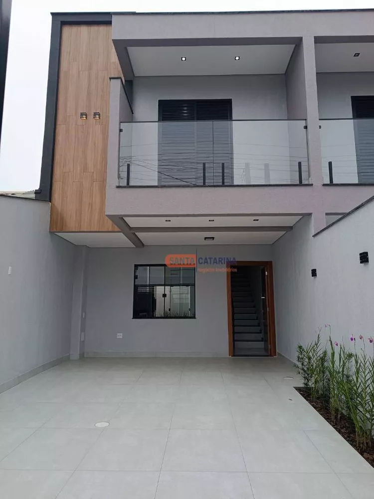 Sobrado à venda com 3 quartos, 100m² - Foto 1