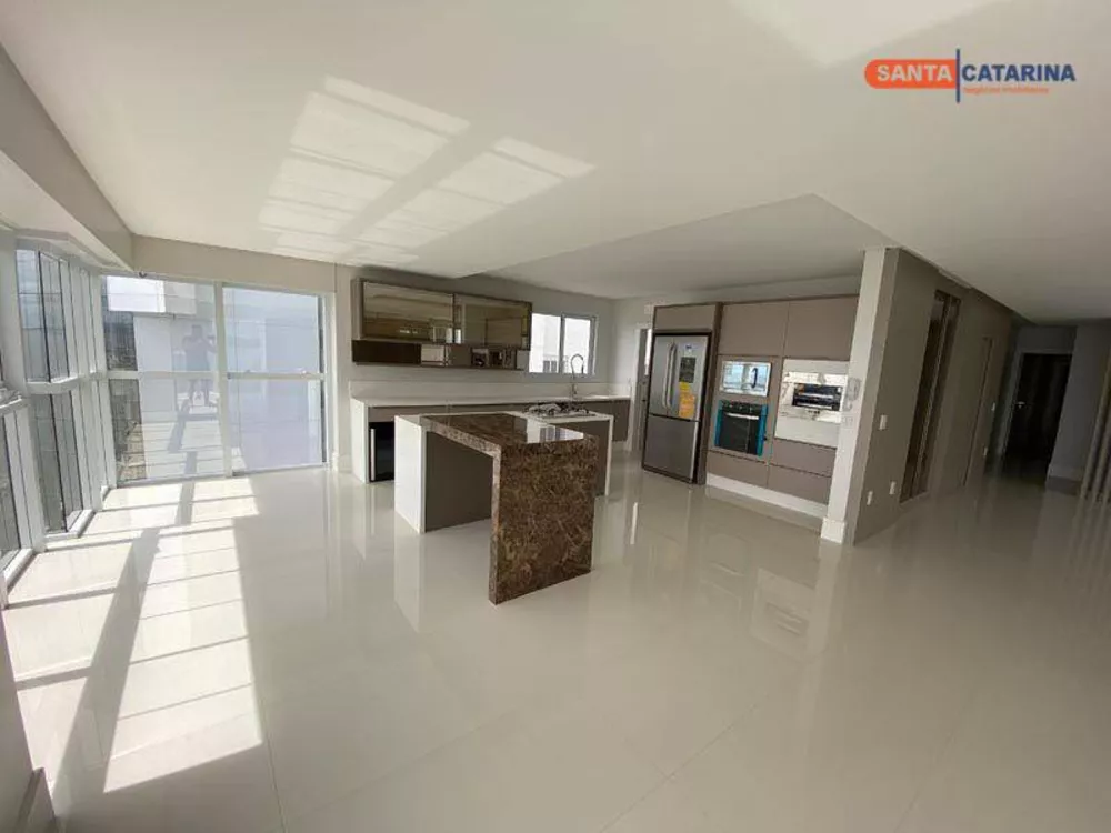 Apartamento à venda com 4 quartos, 237m² - Foto 4