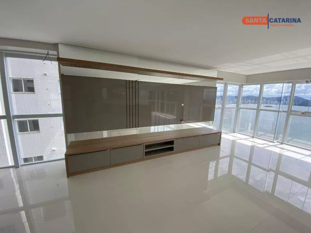 Apartamento à venda com 4 quartos, 237m² - Foto 3