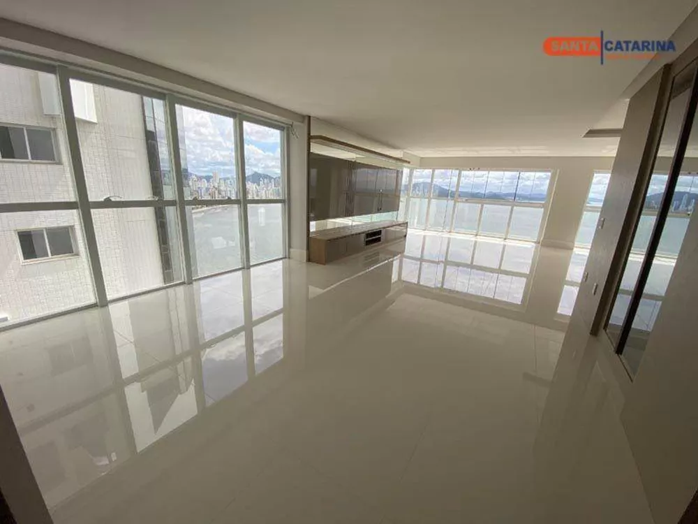 Apartamento à venda com 4 quartos, 237m² - Foto 1