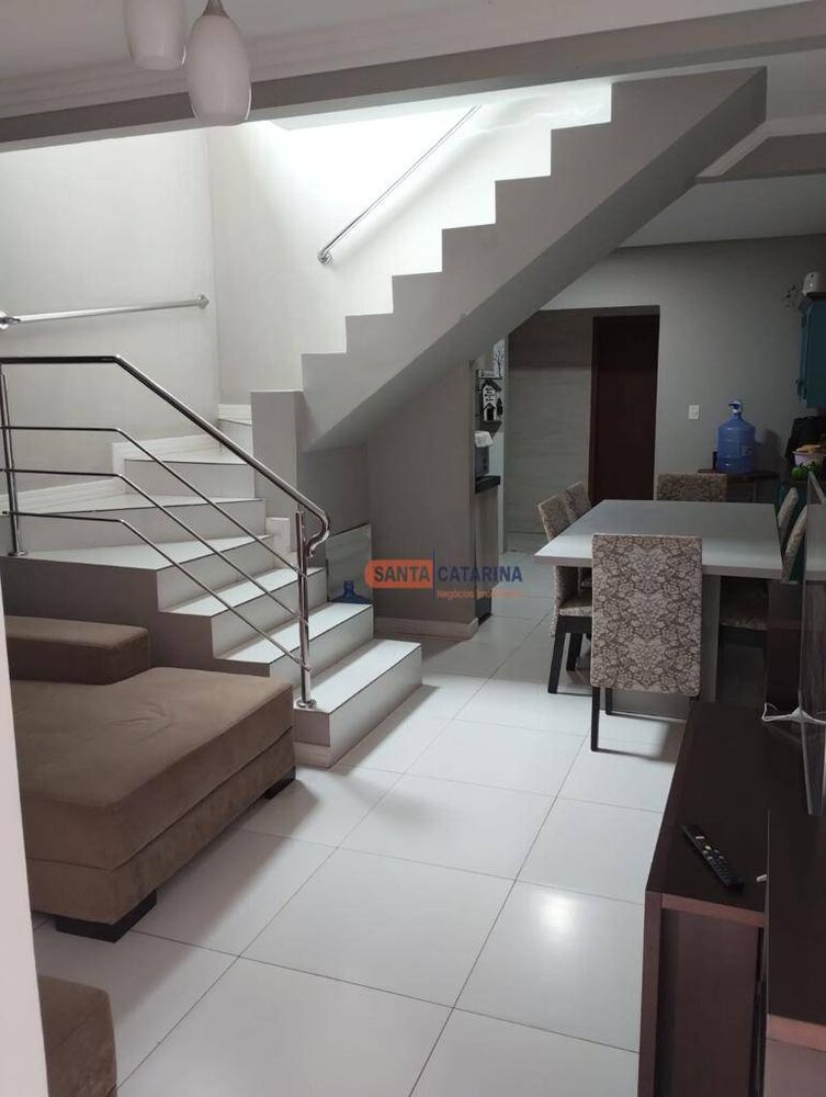 Sobrado à venda com 2 quartos, 65m² - Foto 4
