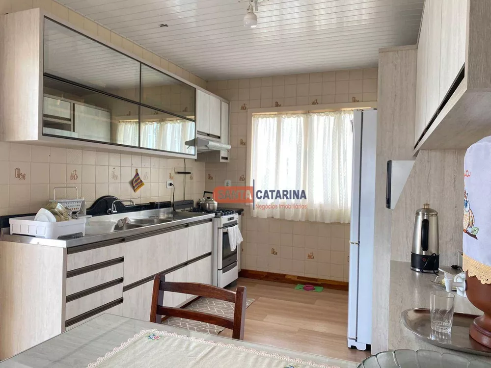 Casa de Condomínio à venda com 2 quartos, 203m² - Foto 2