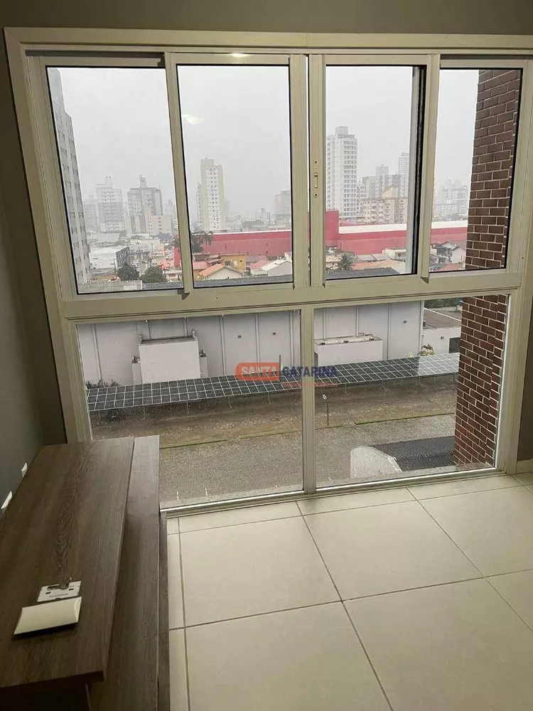 Apartamento à venda com 3 quartos, 73m² - Foto 2