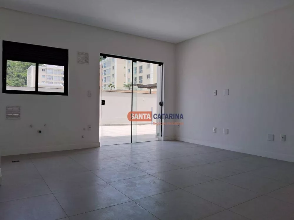 Apartamento à venda com 3 quartos, 143m² - Foto 4