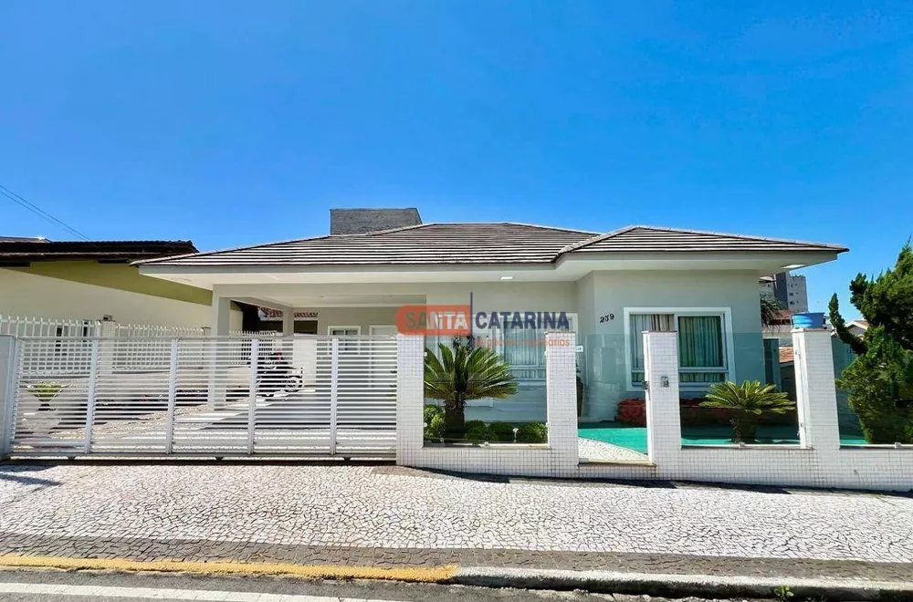 Casa, 3 quartos, 194 m² - Foto 2