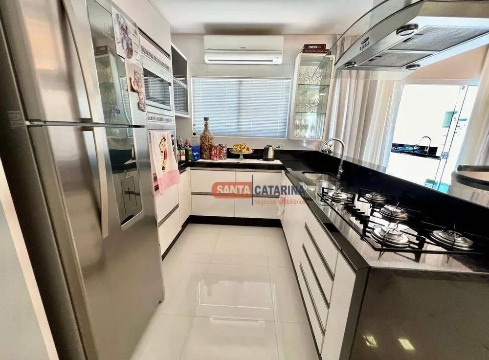 Casa, 3 quartos, 194 m² - Foto 1