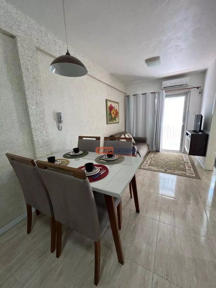 Apartamento à venda com 2 quartos, 70m² - Foto 3