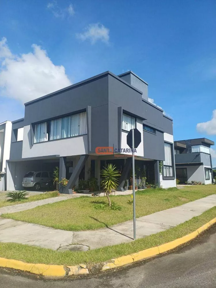 Casa de Condomínio à venda com 4 quartos, 260m² - Foto 2