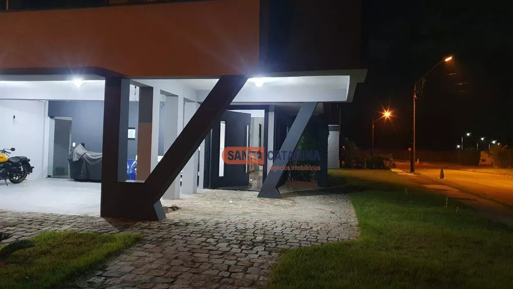 Casa de Condomínio à venda com 4 quartos, 260m² - Foto 3