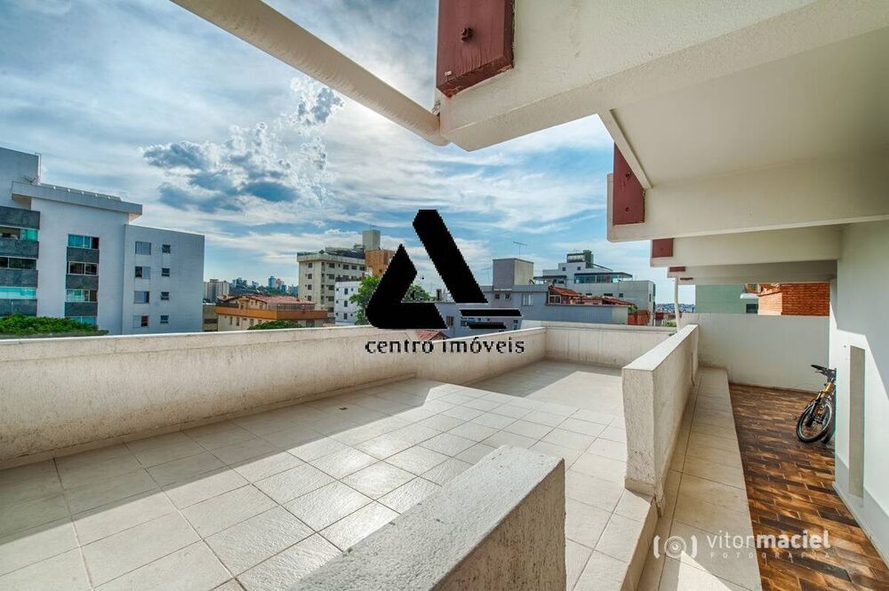 Casa à venda com 3 quartos, 453m² - Foto 1