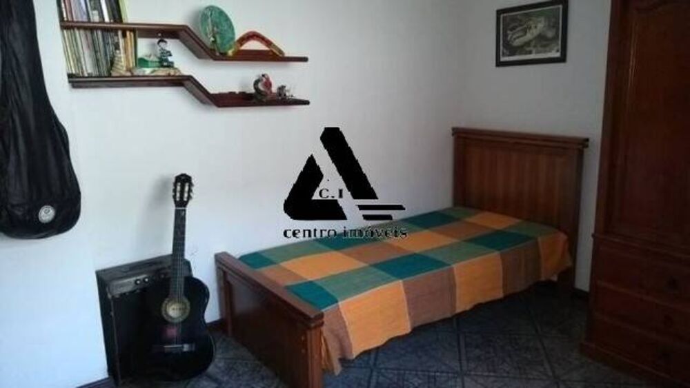 Casa à venda com 3 quartos, 180m² - Foto 4