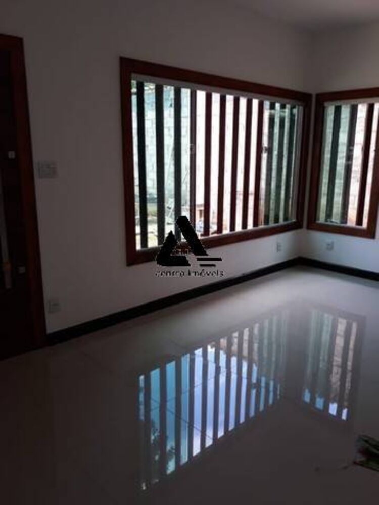 Casa à venda com 2 quartos, 85m² - Foto 1
