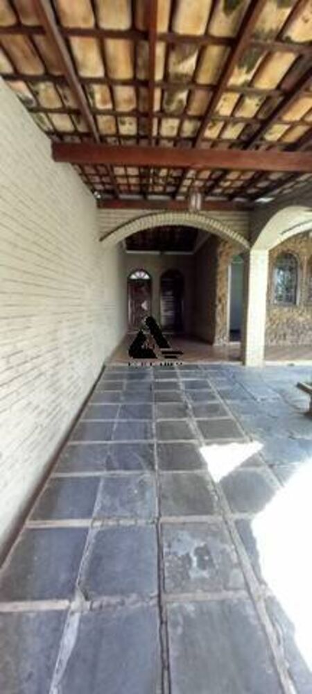 Casa à venda com 3 quartos, 400m² - Foto 2