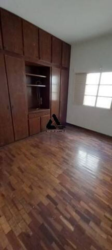 Casa à venda com 3 quartos, 400m² - Foto 4