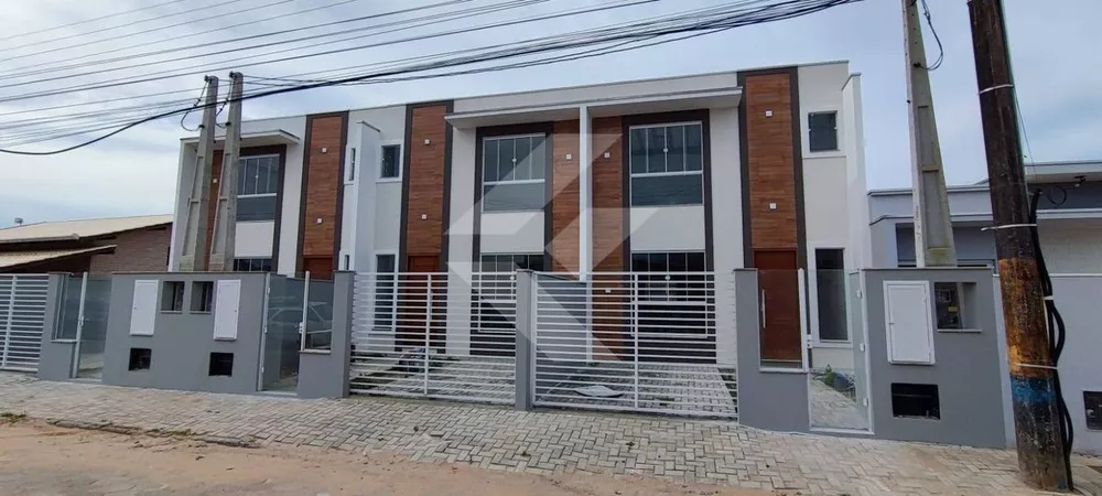 Casa à venda com 3 quartos, 101m² - Foto 1