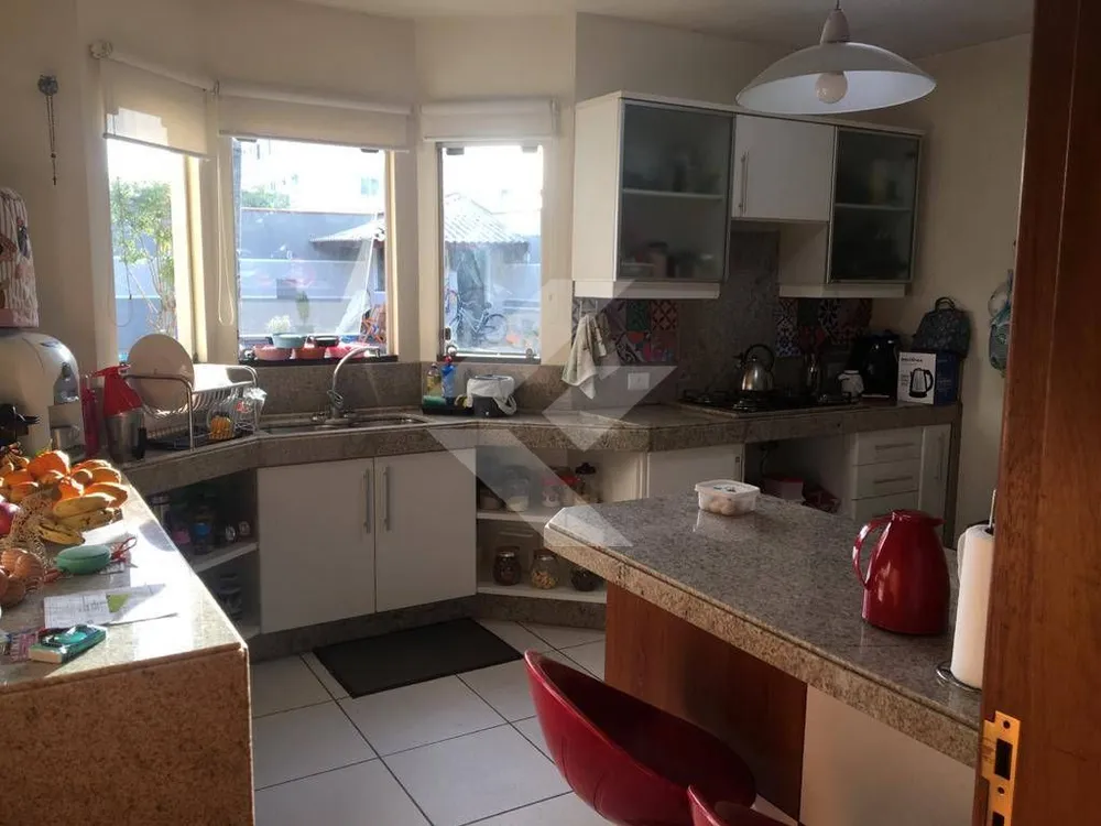 Casa, 4 quartos, 240 m² - Foto 8