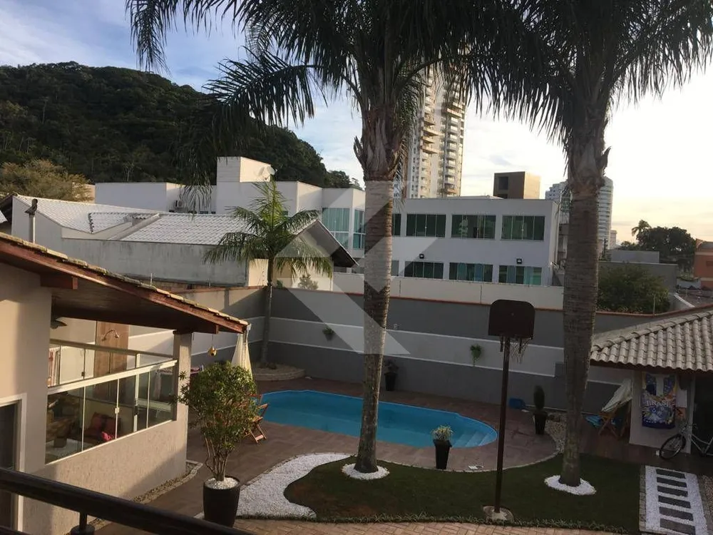 Casa, 4 quartos, 240 m² - Foto 2