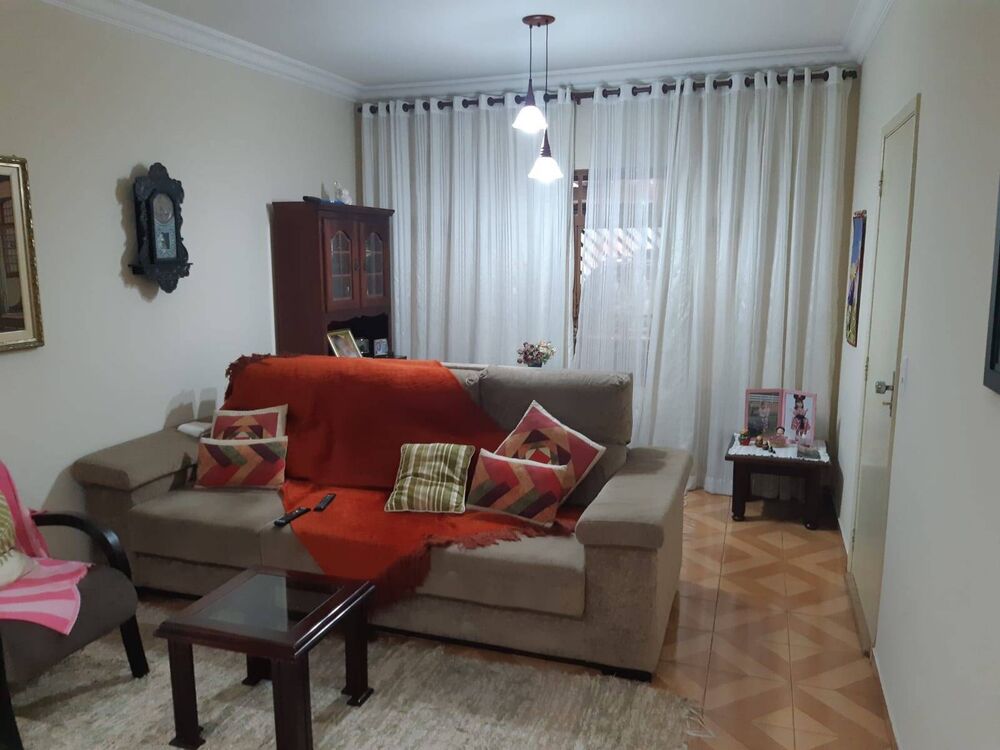 Sobrado à venda com 3 quartos, 232m² - Foto 1