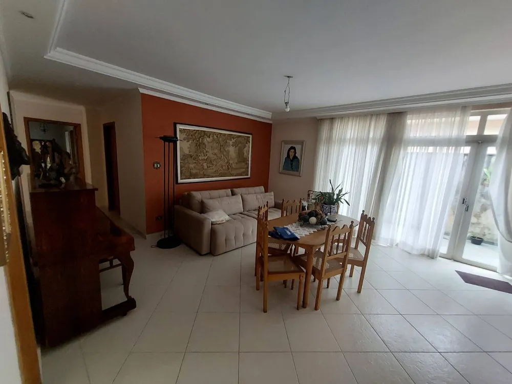 Casa, 4 quartos, 201 m² - Foto 1