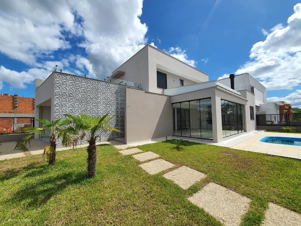 Casa, 3 quartos, 228 m² - Foto 1