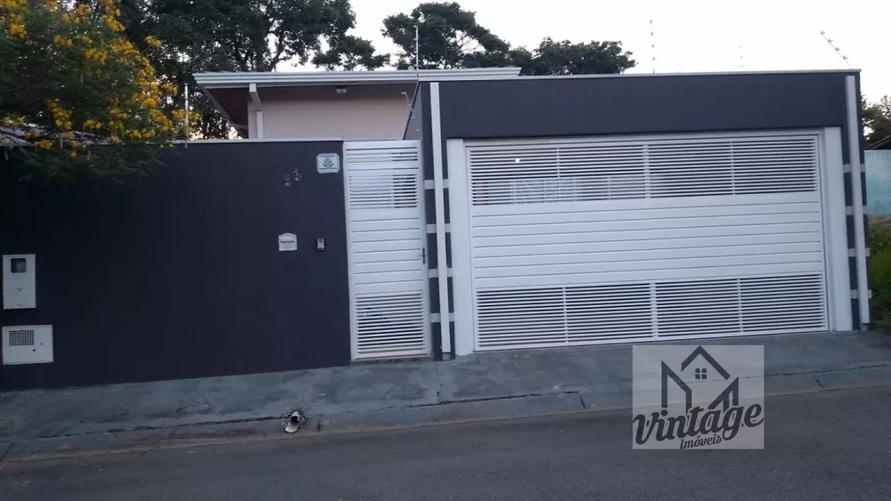 Casa à venda com 3 quartos, 140m² - Foto 1