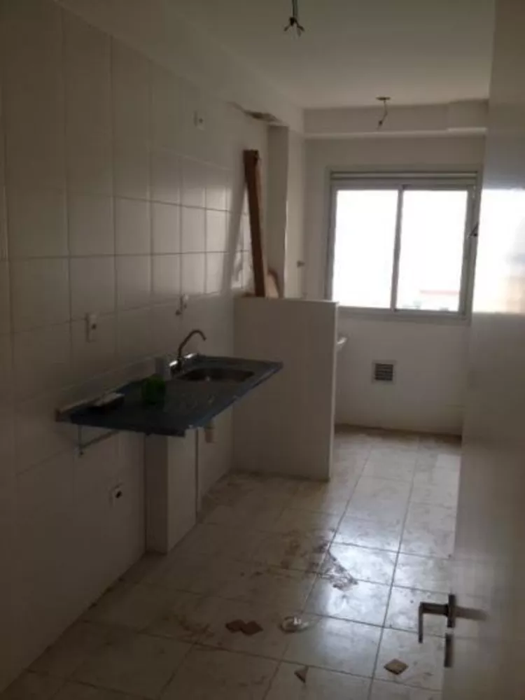 Apartamento à venda com 3 quartos, 67m² - Foto 2