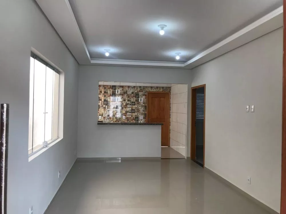 Casa à venda com 3 quartos, 190m² - Foto 2