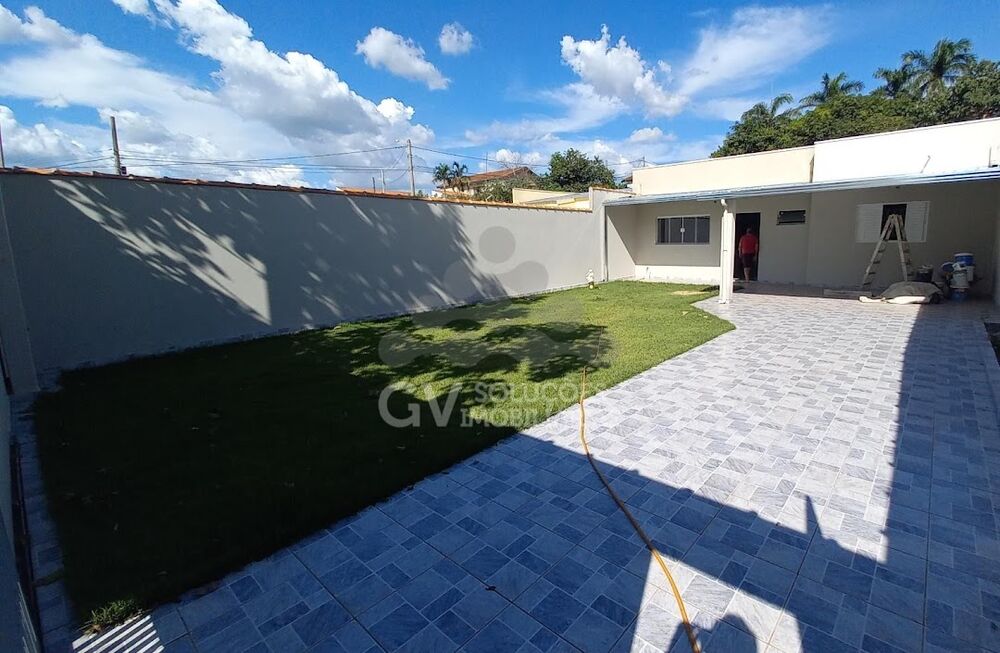 Casa à venda com 3 quartos, 100m² - Foto 1